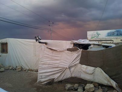 حملة “إغلاق المخيمات في محافظة الرقة” دعوى لفتح المدارس للنازحين