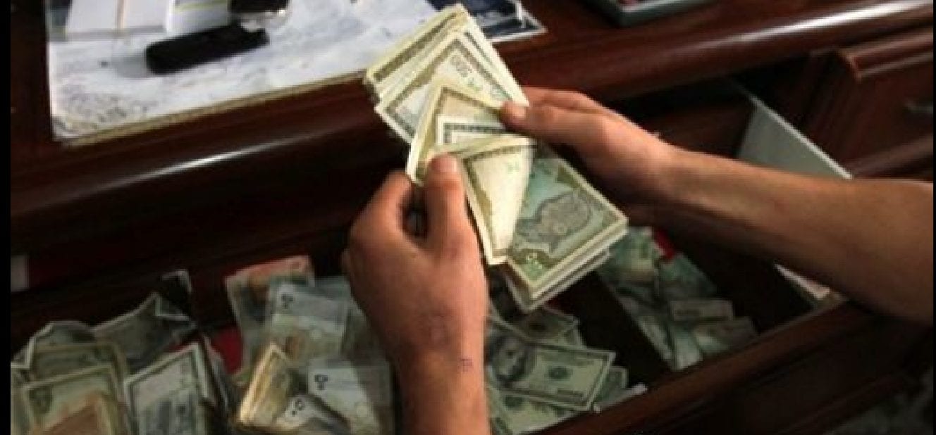من المسؤول عن بقاء “أسعد العيداني” بمنصبين مهمين؟