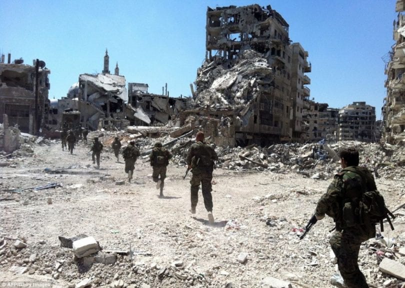 حمص: قوات النظام تستهدف حي الوعر وتخلف قتلى وجرحى