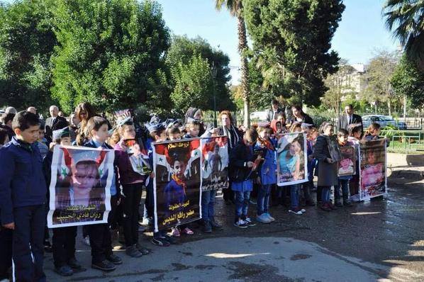 وقفة تضامنية في حمص مع ضحايا مجزرة حي عكرمة