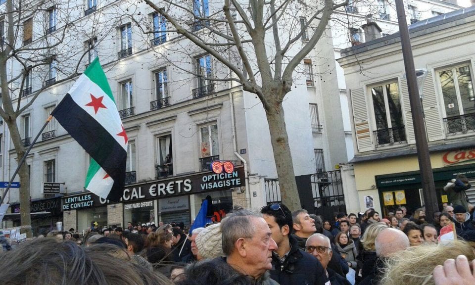 سوريون يشاركون في مليونية باريس