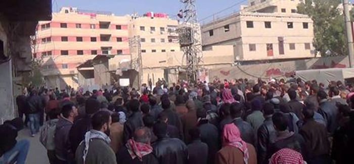 النصرة تطلق النار على المتظاهرين ضدها في إدلب