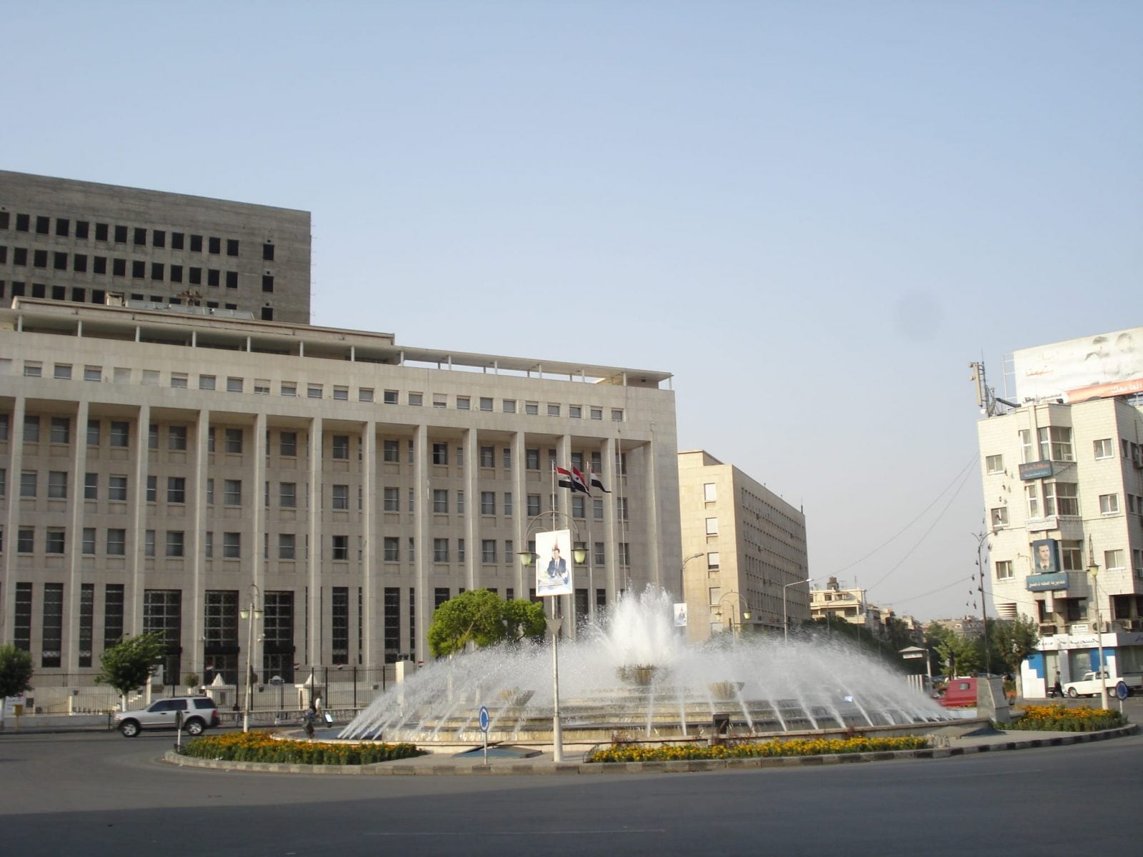 مصرف سوريا المركزي يوسع نطاق إجراءاته لتشمل بيروت