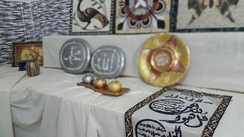 نساء سوريات ينتجن لوحات من الفسيفساء ذات جودة عالية