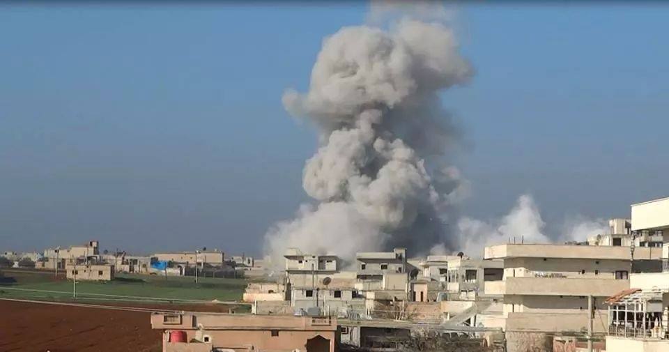 المعارضة على أبواب ادلب.. والنظام يقصف بنش بالكلور