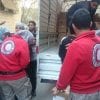 مخيم اليرموك: توقف سقوط البراميل.. والمساعدات توزع على النازحين