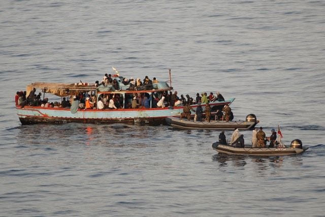 خفر السواحل التركية ينقذ 50 سورياً من الغرق.. في رحلة تهريب