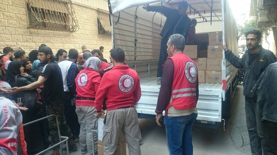عملية تبادل للجثث بين داعش وجيش الإسلام في مخيم اليرموك