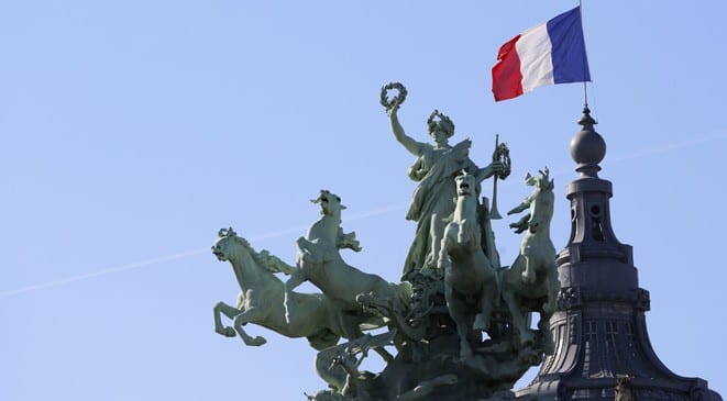 استطلاع رأي في فرنسا: غالبية الفرنسيين يؤيدون تدخلاً عسكرياً في سوريا