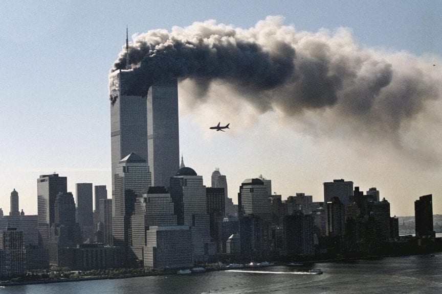 داعش يحلق بطائراته في سماء الرقة “تحضيراً لتكرار سيناريو 11 أيلول”