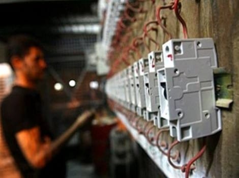 داعش يعتقل جميع المسؤولين عن الكهرباء البديلة في الطبقة