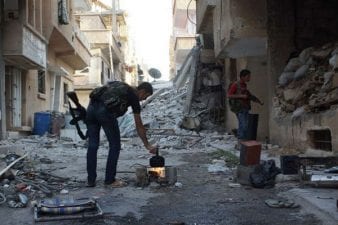 داعش يضاعف معاناة مخيم اليرموك في دمشق