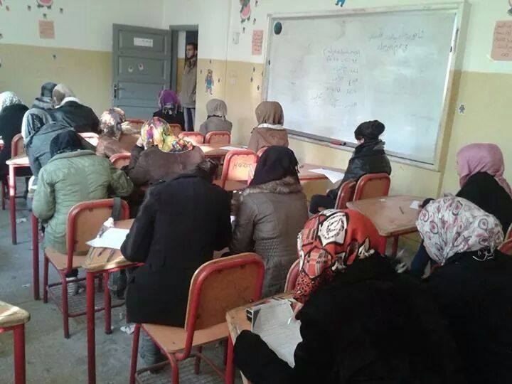 خروج طلاب الشهادة الثانوية من مخيم اليرموك لتقديم امتحاناتهم بدمشق