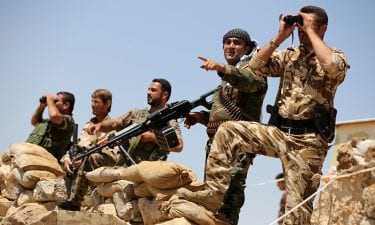 وحدات حماية الشعب الكردي تهاجم مواقع لداعش في محيط تل تمر بالحسكة