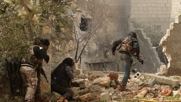 10 قتلى مدنيين في قصف على مدينة حلب واستمرار المعارك في ريفها