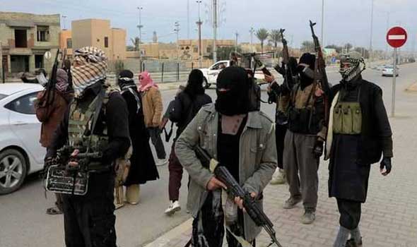 داعش يعتقل مواطنين في ديرالزور لـ”محاولتهم الهجرة إلى أوروبا”