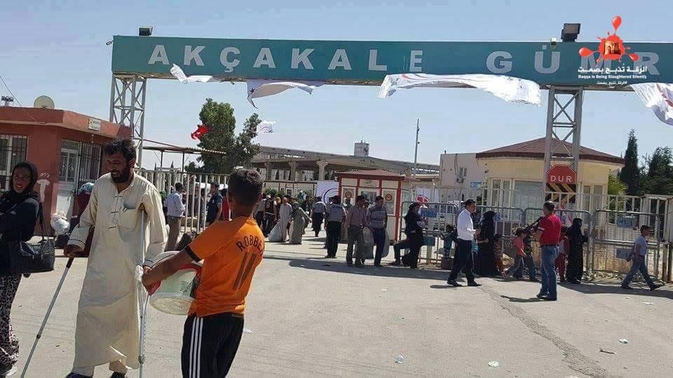 تركيا تدخل 3000 نازح من تل أبيض إلى أراضيها