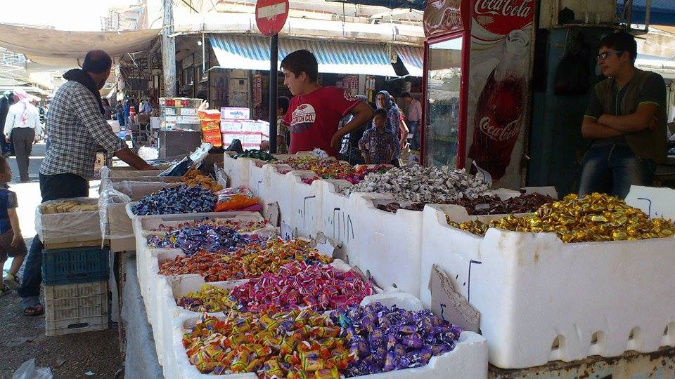 القامشلي: الأسواق تنشط مع اقتراب العيد.. ونازحون ينتظرون العودة إلى بيوتهم