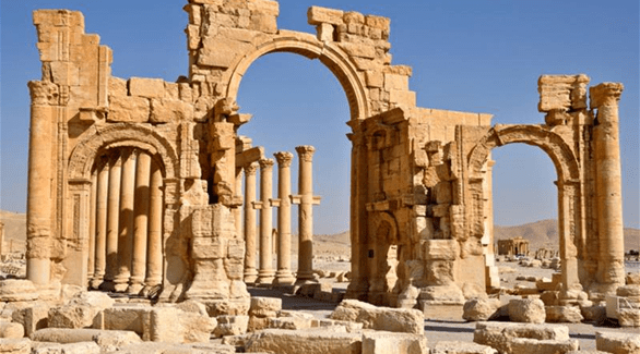النظام يقيم فعالية ثقافية تضامناً مع تدمر بدمشق.. ويقصفها بالصواريخ فراغية