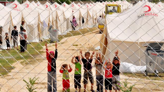 تركيا تطالب الاتحاد الأوروبي بمساندتها في تحمل مسؤولية اللاجئين السوريين