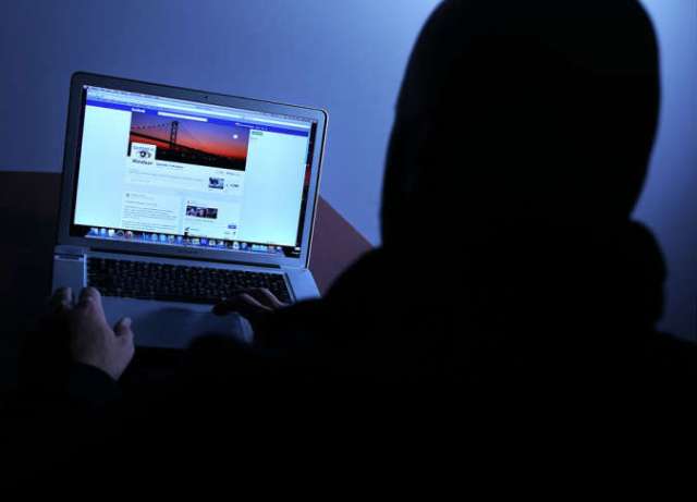 فتيات يخدعن داعش على مواقع التواصل الاجتماعي من أجل اقتناص المال