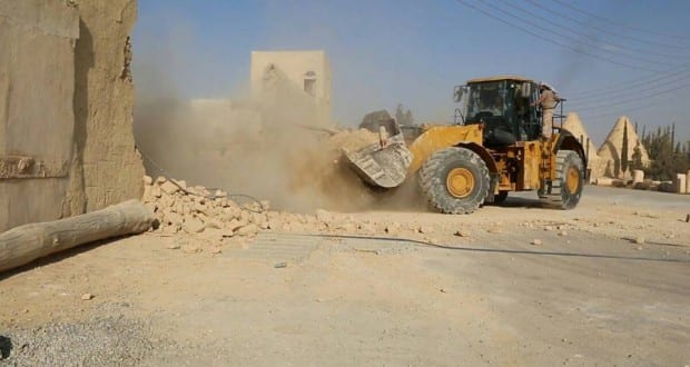 داعش يهدم ديراً مسيحياً بالجرافات في حمص