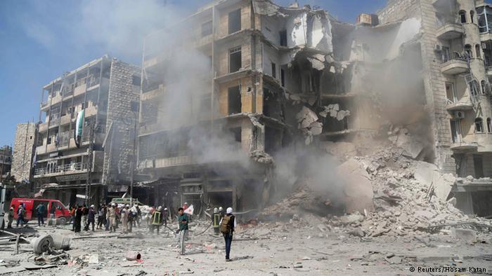 ثمانية وعشرون قتيلاً وعشرات الجرحى ضحايا قصف جوي على أحياء حلب