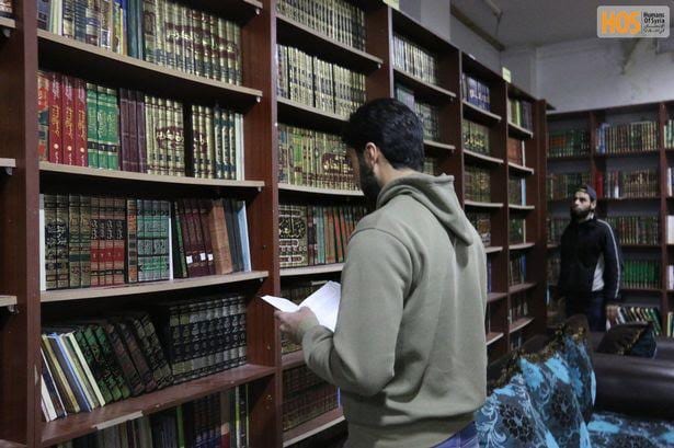 أهالي داريا يتحدّون البراميل والقناصات.. ويبنون مكتبة تضم 11 ألف كتاب