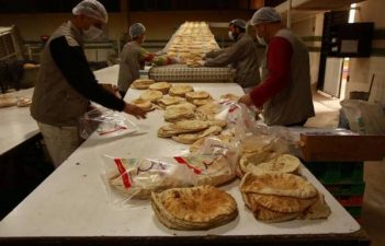 القصف الروسي يهدّد بتوقف إنتاج الخبز في مناطق المعارضة