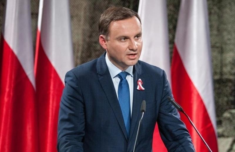 الرئيس البولندي يحذر من استقبال اللاجئين “بسبب جلبهم للأوبئة”