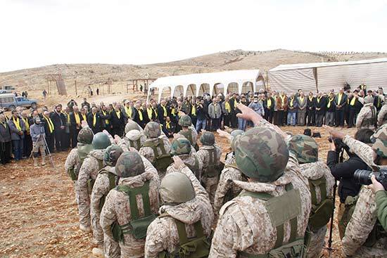 بمناسبة “يوم الشهيد”: حزب الله يقيم استعراضاً عسكرياً في الزبداني بحضور آباء القتلى