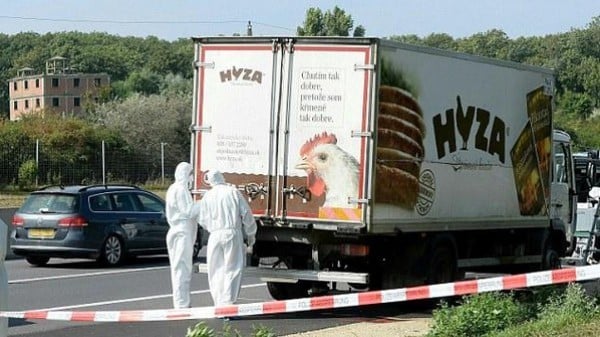  شاحنة النمسا: دفن آخر ثلاث ضحايا سوريين.. والنمسا تخلي مسؤوليتها من الحادثة