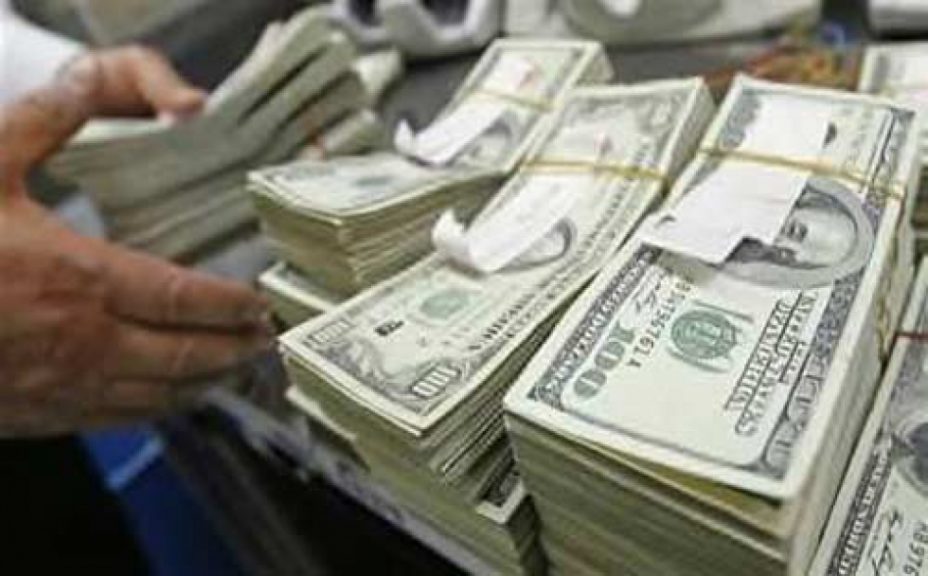 الدولار يعود للصعود متجاوزاً تدخل المركزي السوري