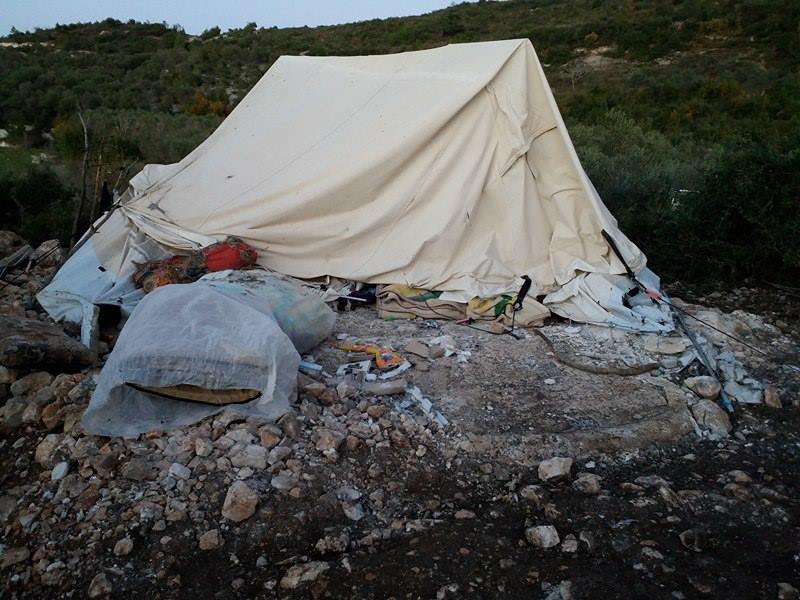 مخيم أوبين في اللاذقية .. بعد استهدافه بالصواريخ
