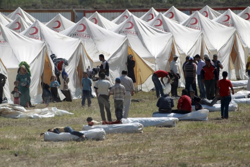 تركيا تشجع اللاجئين السوريين على البقاء في سوريا