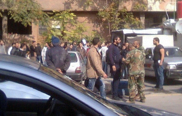 درعا: قوات النظام تشن حملة اعتقالات بحق الشبان لسحبهم للاحتياط في إزرع