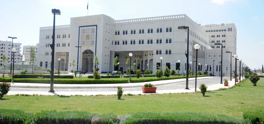 الحلقي: تم صرف نحو 10 آلاف موظف من الخدمة