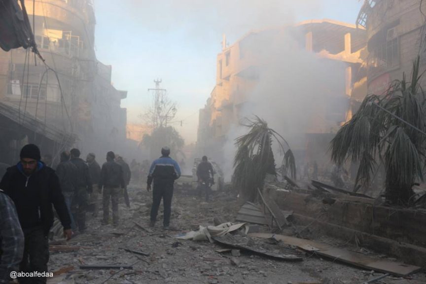 مقتل 8 مدنيين بقصف روسي في دوما.. وقذائف غريبة “تسبب تآكل المواد” في حمورية