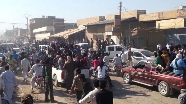 أبناء عشيرة الشعيطات يعودون إلى قراهم بعد تهجير دام لأكثر من 17 شهراً  