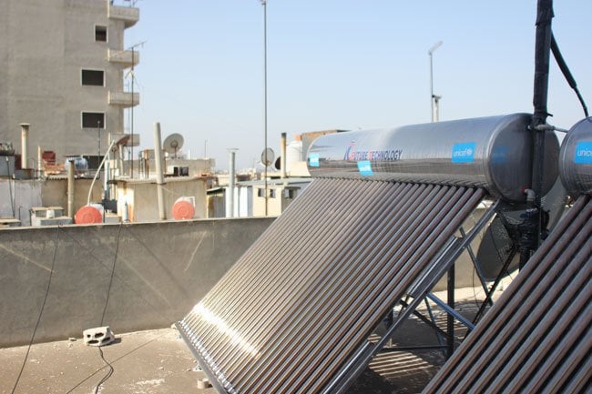 الطاقة الشمسية تفرض نفسها بعد غياب الكهرباء عن حلب