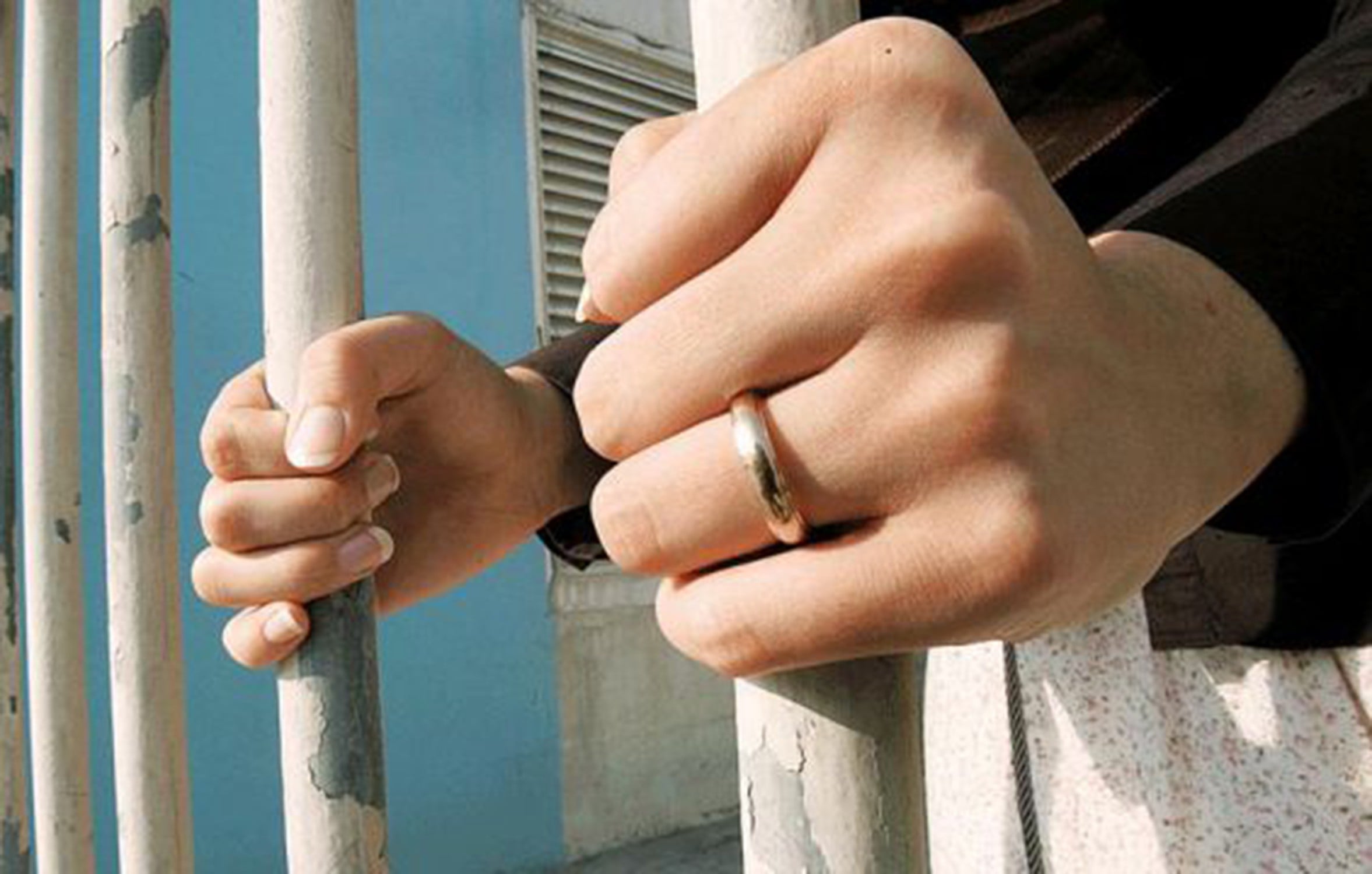الاغتصاب والعنف الجنسي في الحرب .. جناة أحرار وضحايا يعشن مع الذاكرة