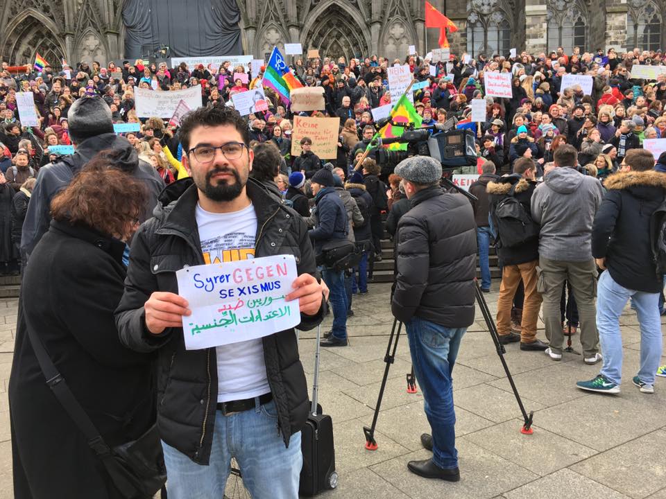 سوريون يتضامنون مع ضحايا الاعتداءات الجنسية في ألمانيا