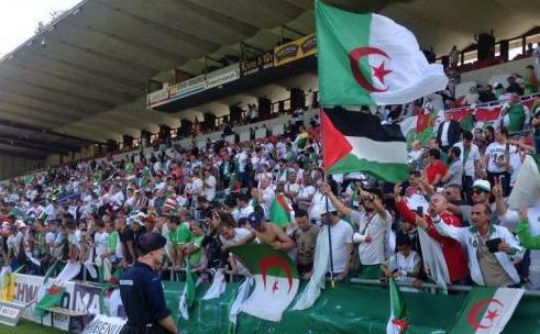 الجمهور الجزائري يهتف لفلسطين بعد إدخالها هدفاً في شباكه