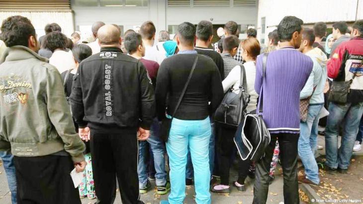 إقامة اللجوء في ألمانيا تؤخذ بشهر وتؤخذ بسنة.. لماذا؟