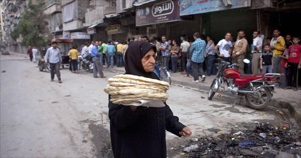 نقص حاد في مادة الخبز ضمن مناطق سيطرة النظام بدير الزور