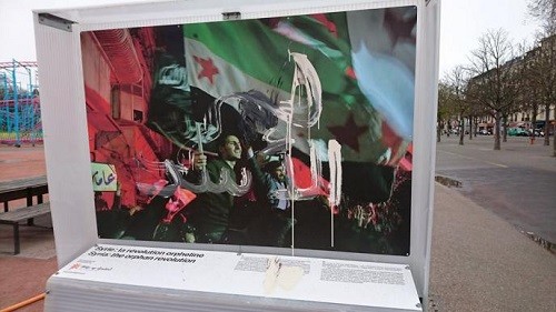 موالون للنظام يهاجمون معرضاً مناصراً للثورة ويخربونه في جنيف