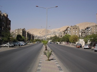قوات النظام تحتجز عدداً من النساء والأطفال داخل مسجد في حي برزة بدمشق