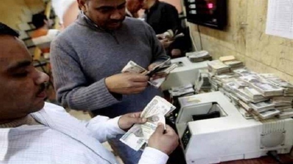 اللاجئون السوريون في مصر يعانون من ارتفاع الدولار أمام الجنيه