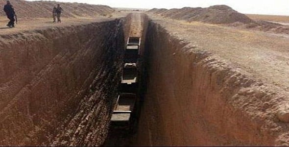 للقيام بأعمال “السخرة”.. النظام يسوق المدنيين لجبهات القتال في ديرالزور