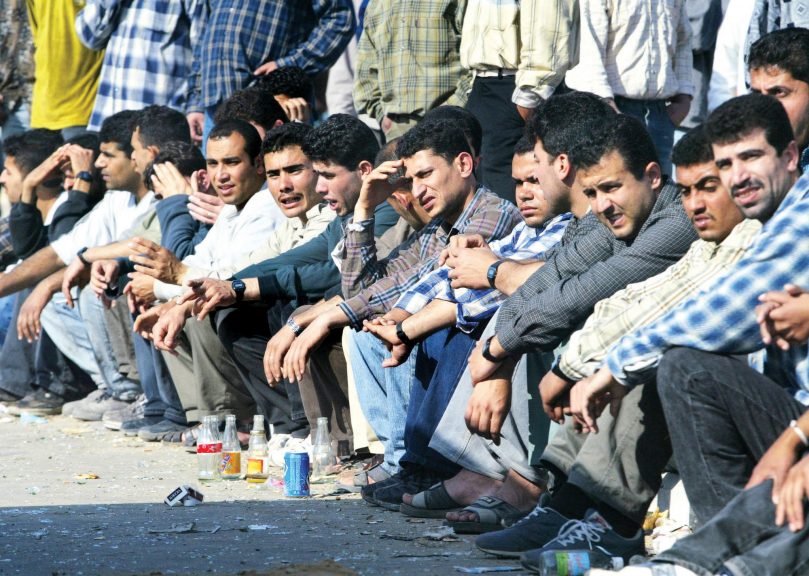 ظاهرة البطالة تفتك بالسوريين اقتصادياً واجتماعياً